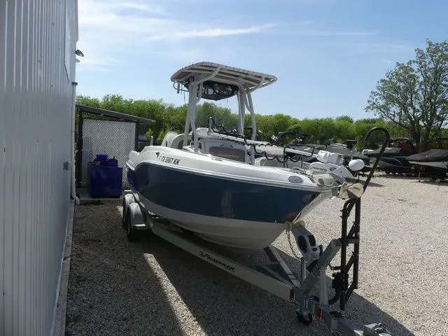 Slide: The Image of Crownline Boats 220 FinSeeker 2020 - 6