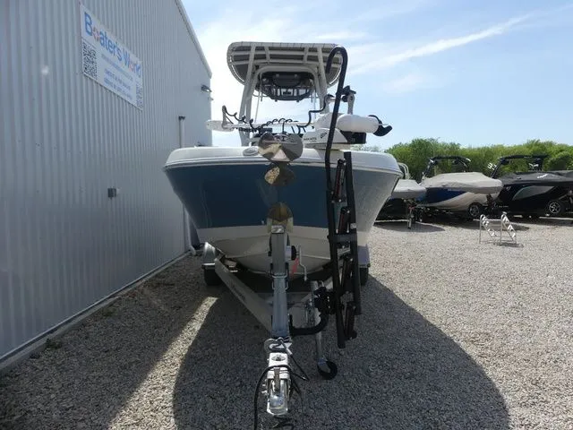 Slide: The Image of Crownline Boats 220 FinSeeker 2020 - 7