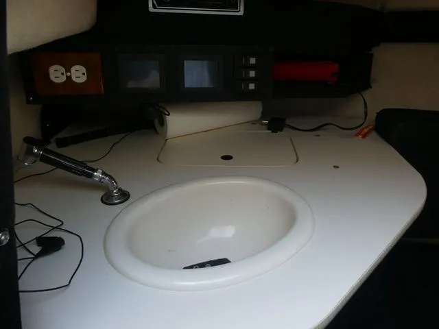 Slide: The Image of Sea Ray 225 Weekender 2003 - 14