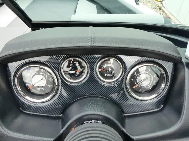 Slide: The Image of Lowe Fish & Ski 1700 2026 - 11