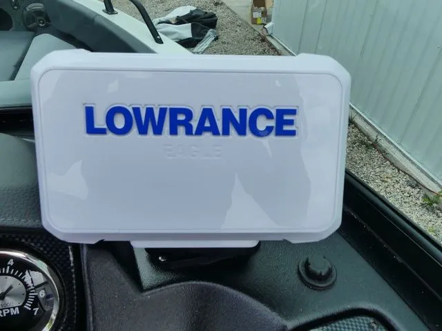 Slide: The Image of Lowe Fish & Ski 1700 2026 - 12