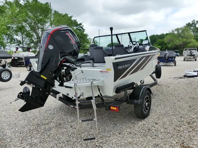 Slide: The Image of Lowe Fish & Ski 1700 2026 - 5