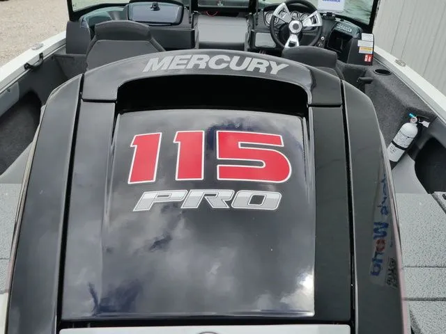 Slide: The Image of Lowe Fish & Ski 1700 2026 - 7