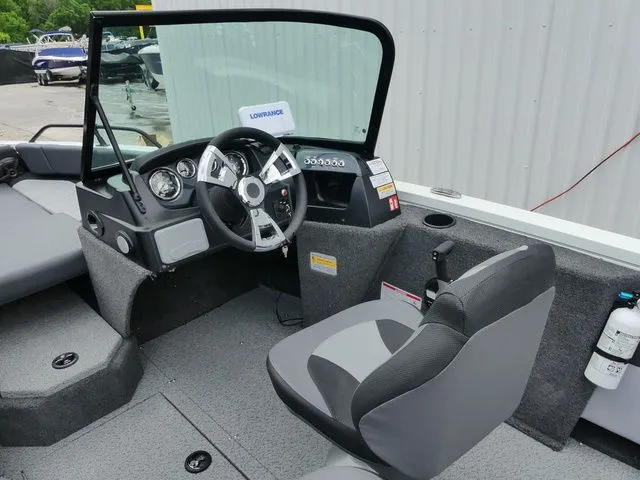 Slide: The Image of Lowe Fish & Ski 1700 2026 - 8