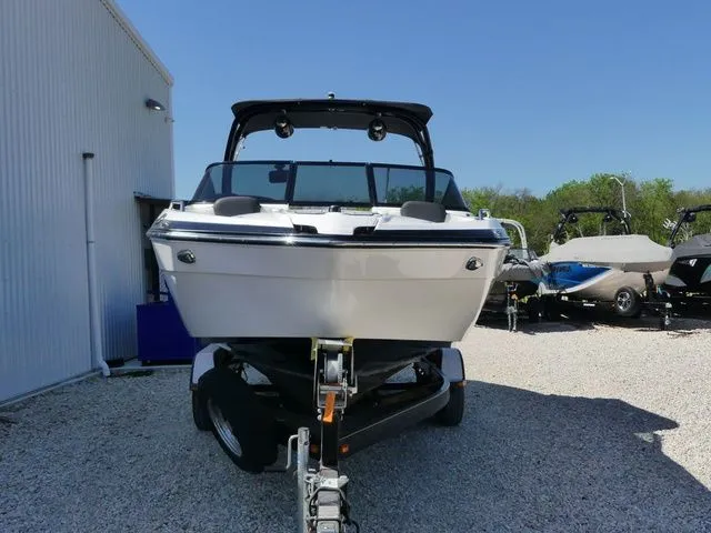 Slide: The Image of Yamaha 242 Limited S 2016 - 10