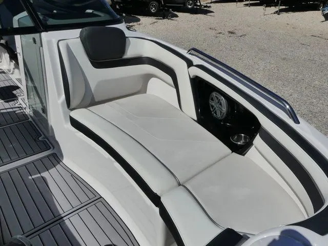 Slide: The Image of Yamaha 242 Limited S 2016 - 11