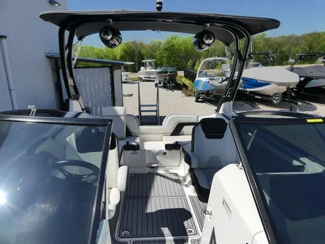 Slide: The Image of Yamaha 242 Limited S 2016 - 12