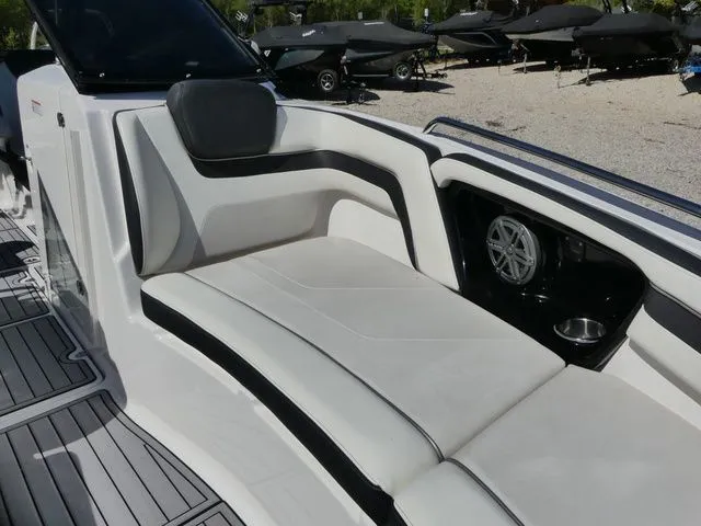 Slide: The Image of Yamaha 242 Limited S 2016 - 13