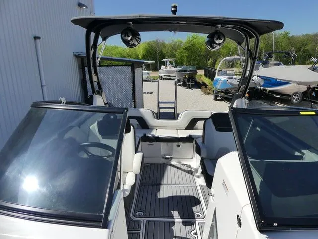 Slide: The Image of Yamaha 242 Limited S 2016 - 14