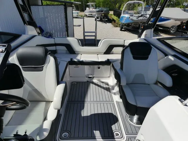 Slide: The Image of Yamaha 242 Limited S 2016 - 16