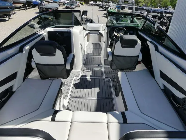 Slide: The Image of Yamaha 242 Limited S 2016 - 24