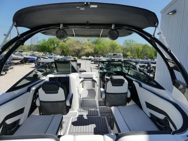 Slide: The Image of Yamaha 242 Limited S 2016 - 25