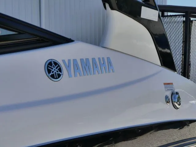 Slide: The Image of Yamaha 242 Limited S 2016 - 3