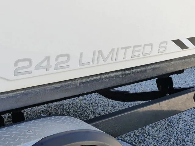 Slide: The Image of Yamaha 242 Limited S 2016 - 4