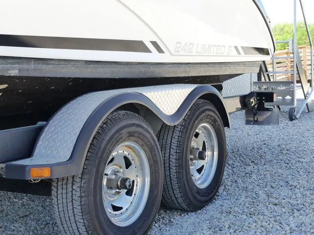 Slide: The Image of Yamaha 242 Limited S 2016 - 5