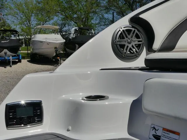 Slide: The Image of Yamaha 242 Limited S 2016 - 8