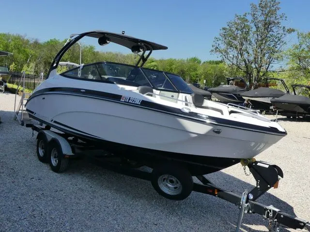 Slide: The Image of Yamaha 242 Limited S 2016 - 9