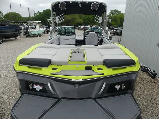 Slide: The Image of MasterCraft XT25 2018 - 11