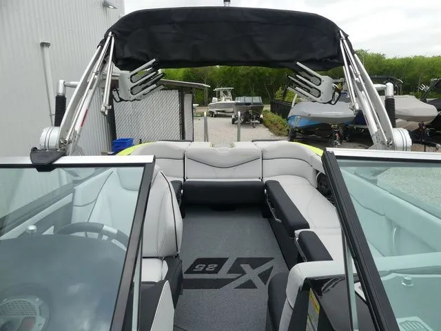 Slide: The Image of MasterCraft XT25 2018 - 18