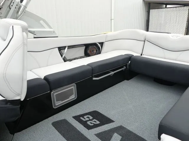 Slide: The Image of MasterCraft XT25 2018 - 21