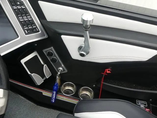 Slide: The Image of MasterCraft XT25 2018 - 24