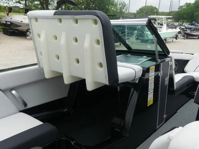 Slide: The Image of MasterCraft XT25 2018 - 27