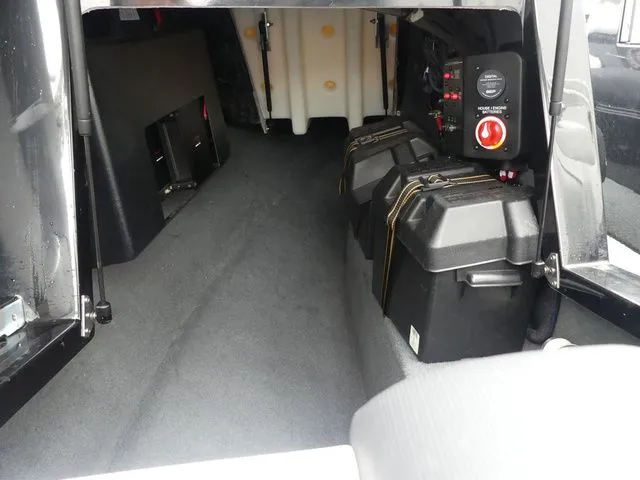 Slide: The Image of MasterCraft XT25 2018 - 28