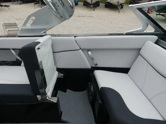 Slide: The Image of MasterCraft XT25 2018 - 29