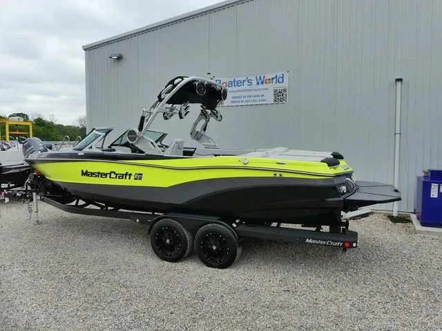 Slide: The Image of MasterCraft XT25 2018 - 3