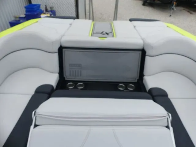 Slide: The Image of MasterCraft XT25 2018 - 30