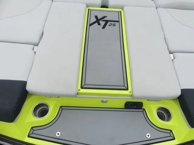 Slide: The Image of MasterCraft XT25 2018 - 32