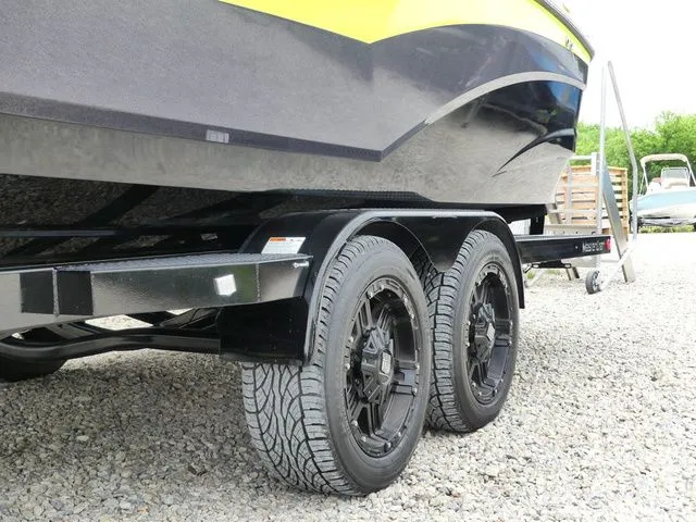 Slide: The Image of MasterCraft XT25 2018 - 7