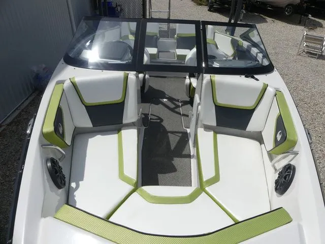 Slide: The Image of Scarab 195 H.O. Impulse 2016 - 11