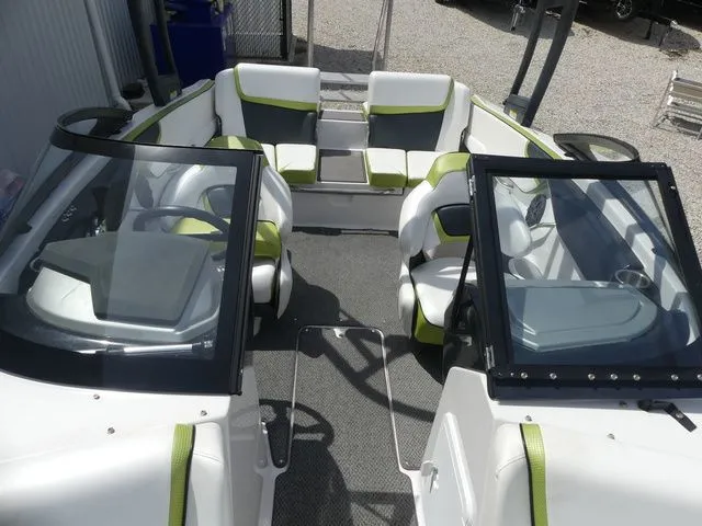 Slide: The Image of Scarab 195 H.O. Impulse 2016 - 17