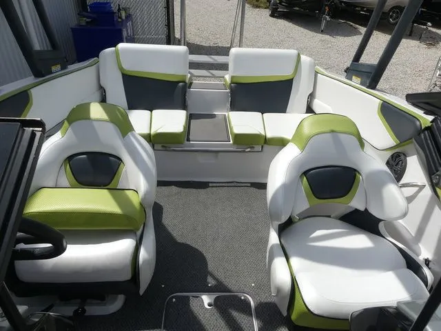 Slide: The Image of Scarab 195 H.O. Impulse 2016 - 18