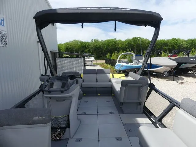 Slide: The Image of Sea-Doo Switch Cruise 21 2023 - 10