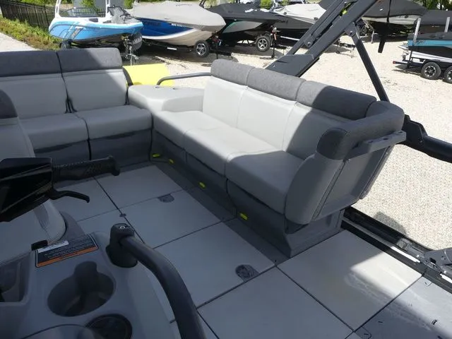 Slide: The Image of Sea-Doo Switch Cruise 21 2023 - 13