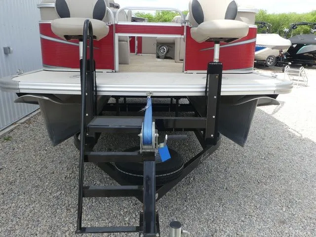 Slide: The Image of Avalon Venture Rear Fish 20' 2019 - 10