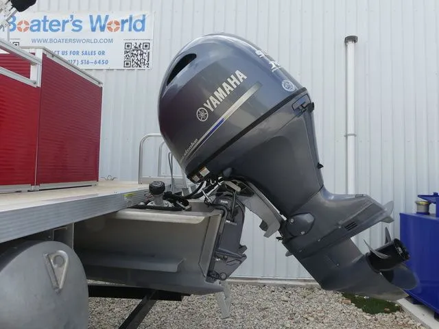 Slide: The Image of Avalon Venture Rear Fish 20' 2019 - 11