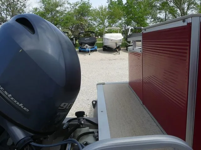 Slide: The Image of Avalon Venture Rear Fish 20' 2019 - 15