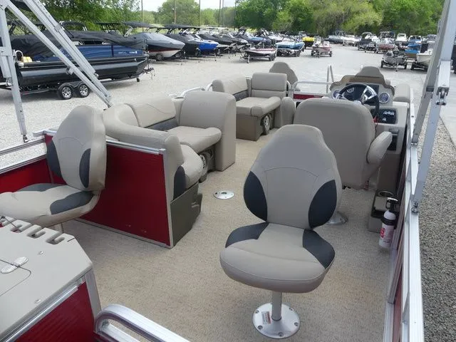 Slide: The Image of Avalon Venture Rear Fish 20' 2019 - 16