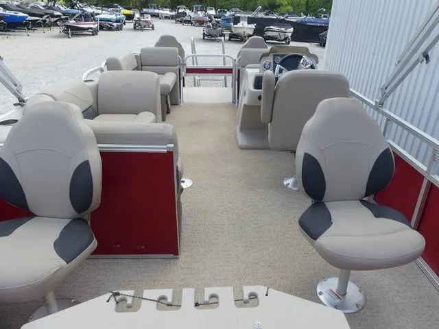 Slide: The Image of Avalon Venture Rear Fish 20' 2019 - 17