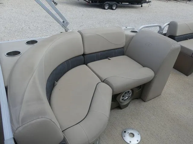 Slide: The Image of Avalon Venture Rear Fish 20' 2019 - 18