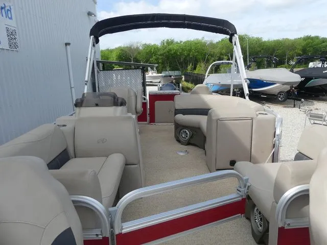Slide: The Image of Avalon Venture Rear Fish 20' 2019 - 20