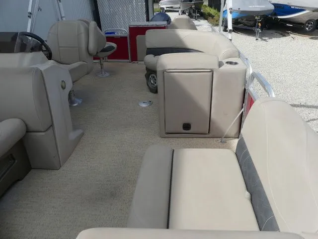 Slide: The Image of Avalon Venture Rear Fish 20' 2019 - 22