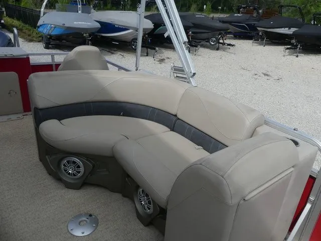 Slide: The Image of Avalon Venture Rear Fish 20' 2019 - 23