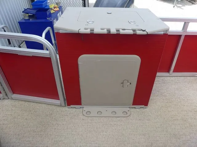 Slide: The Image of Avalon Venture Rear Fish 20' 2019 - 25