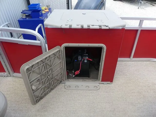 Slide: The Image of Avalon Venture Rear Fish 20' 2019 - 26