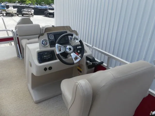 Slide: The Image of Avalon Venture Rear Fish 20' 2019 - 28