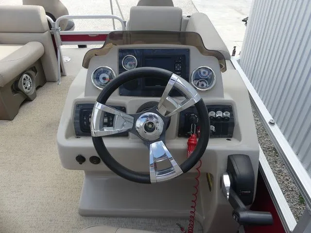 Slide: The Image of Avalon Venture Rear Fish 20' 2019 - 29